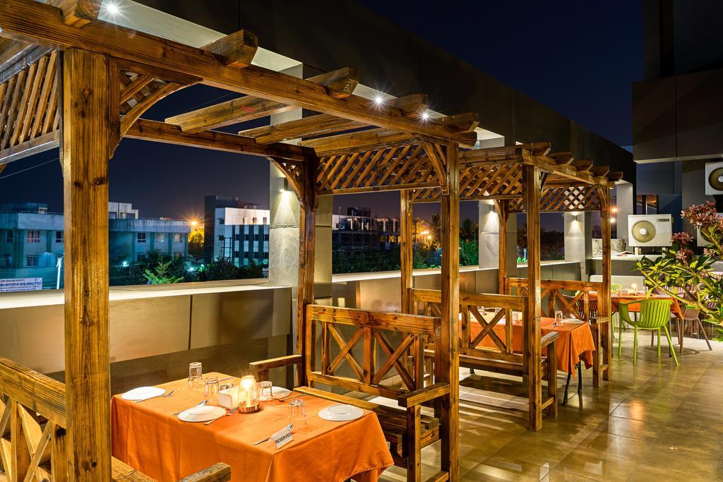 Treebo Premium Grand Emerald Pimpri-Chinchwad Exterior photo