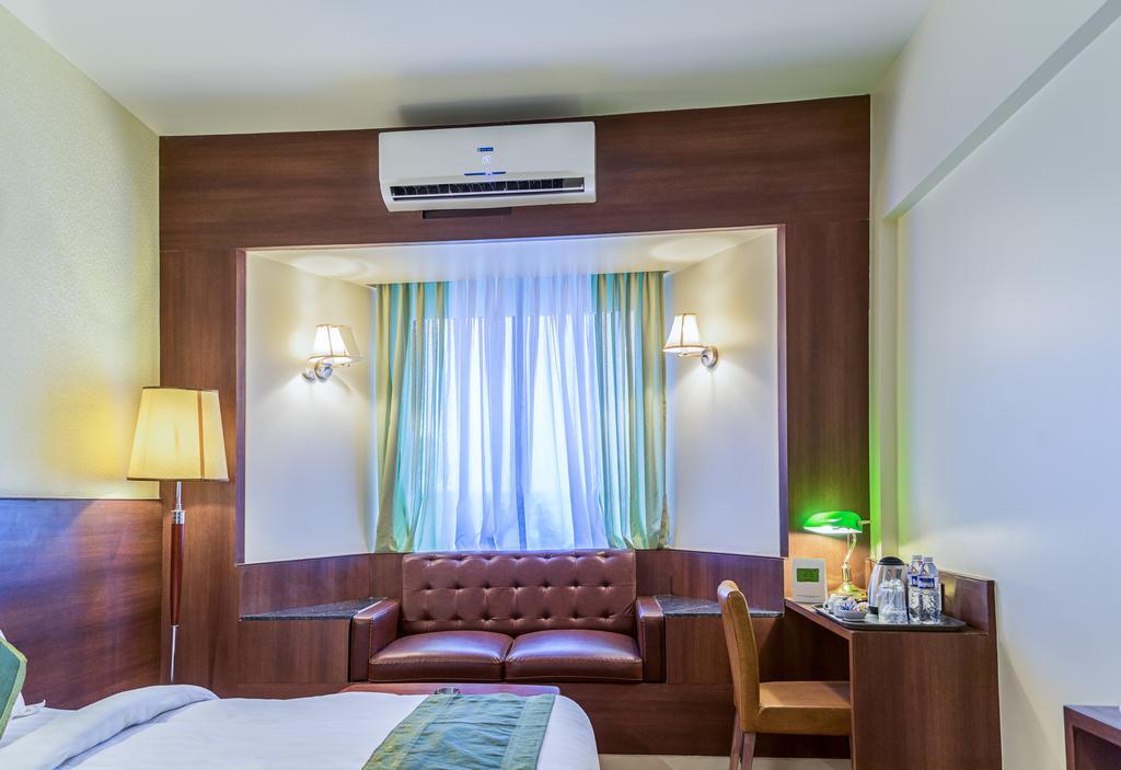 Treebo Premium Grand Emerald Pimpri-Chinchwad Exterior photo