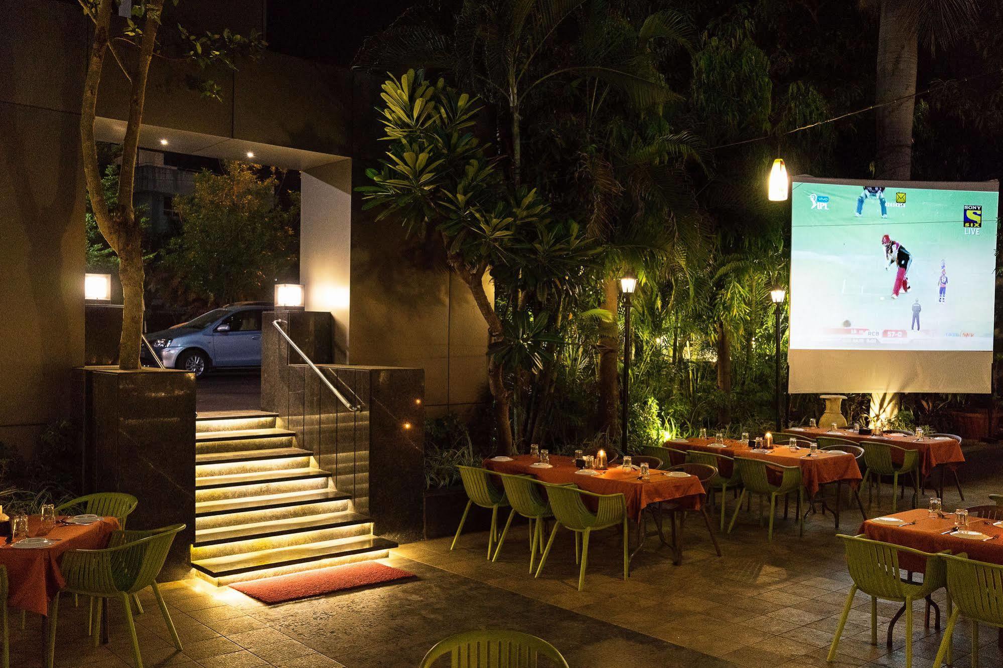 Treebo Premium Grand Emerald Pimpri-Chinchwad Exterior photo