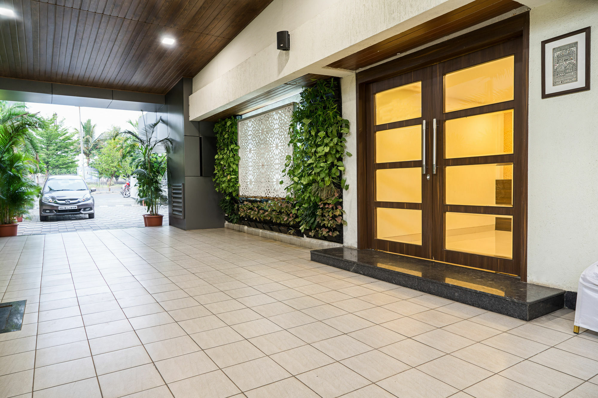Treebo Premium Grand Emerald Pimpri-Chinchwad Exterior photo